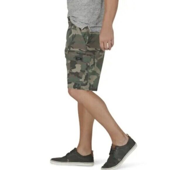 Men's Wrangler Camo Cargo Shorts  Stretch Relaxed Fit Tech Pocket size 46 new - Picture 2 of 16